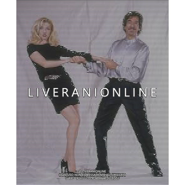 LORELLA CUCCARINI, ballerina e conduttrice italiana. Nella foto PRESENTAZIONE DI PAPERISSIMA 1999 CON MARCO COLUMBRO ©ARCHIVIO/AGENZIA ALDO LIVERANI SAS