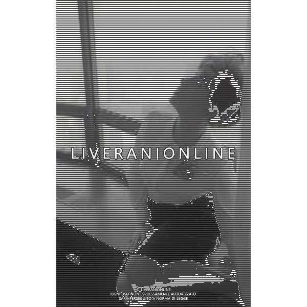 RETROSPETTIVA ORNELLA VANONI CANTANTE NELLA FOTO ORNELLA VANONI A NEW YORK NELL\'ANNO 1963 AG ALDO LIVERANI SAS