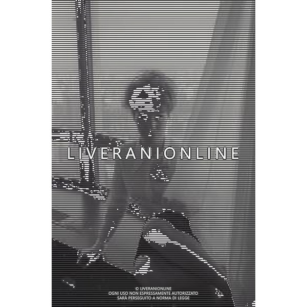 RETROSPETTIVA ORNELLA VANONI CANTANTE NELLA FOTO ORNELLA VANONI A NEW YORK NELL\'ANNO 1963 AG ALDO LIVERANI SAS