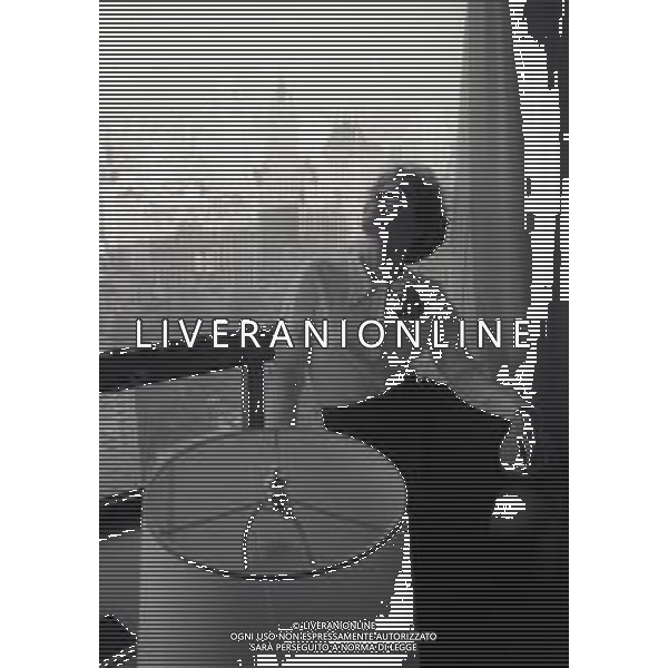 RETROSPETTIVA ORNELLA VANONI CANTANTE NELLA FOTO ORNELLA VANONI A NEW YORK NELL\'ANNO 1963 AG ALDO LIVERANI SAS