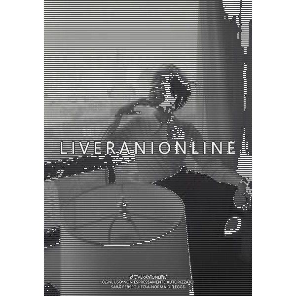 RETROSPETTIVA ORNELLA VANONI CANTANTE NELLA FOTO ORNELLA VANONI A NEW YORK NELL\'ANNO 1963 AG ALDO LIVERANI SAS