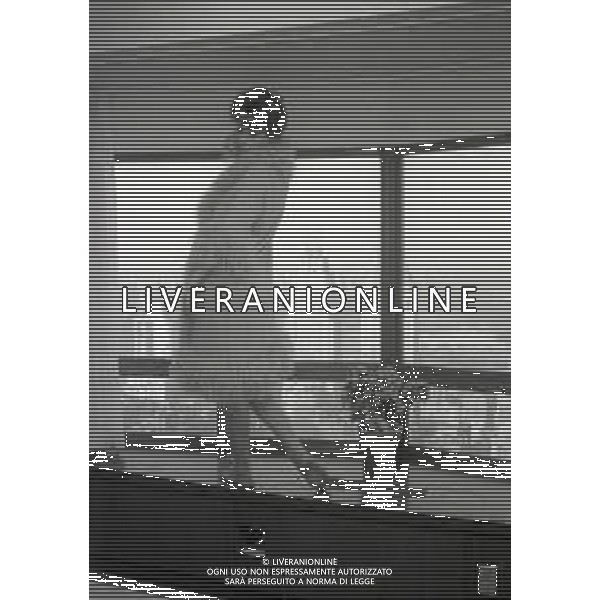 RETROSPETTIVA ORNELLA VANONI CANTANTE NELLA FOTO ORNELLA VANONI A NEW YORK NELL\'ANNO 1963 AG ALDO LIVERANI SAS