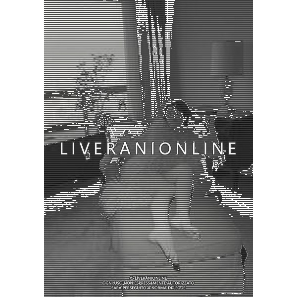 RETROSPETTIVA ORNELLA VANONI CANTANTE NELLA FOTO ORNELLA VANONI A NEW YORK NELL\'ANNO 1963 AG ALDO LIVERANI SAS