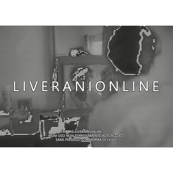 RETROSPETTIVA ORNELLA VANONI CANTANTE NELLA FOTO ORNELLA VANONI A NEW YORK NELL\'ANNO 1963 AG ALDO LIVERANI SAS