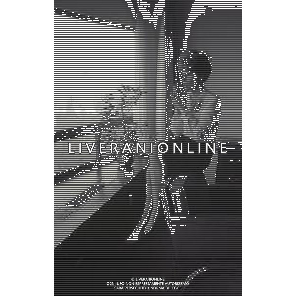 RETROSPETTIVA ORNELLA VANONI CANTANTE NELLA FOTO ORNELLA VANONI A NEW YORK NELL\'ANNO 1963 AG ALDO LIVERANI SAS