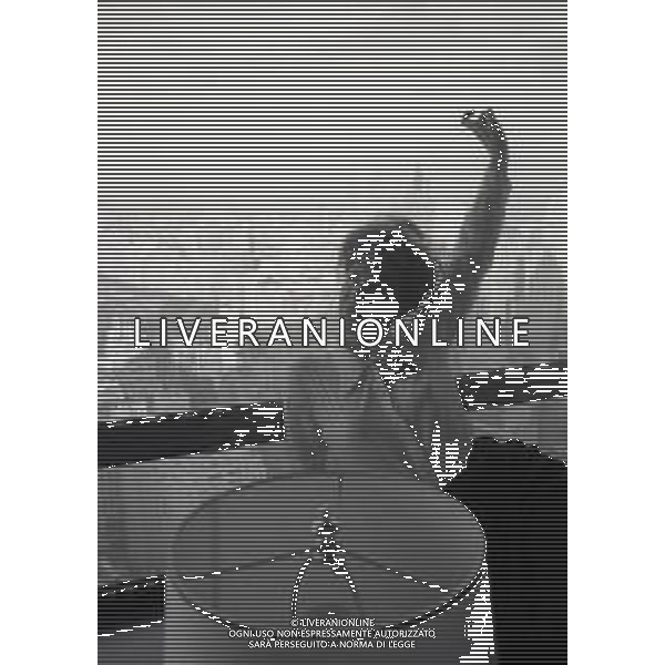 RETROSPETTIVA ORNELLA VANONI CANTANTE NELLA FOTO ORNELLA VANONI A NEW YORK NELL\'ANNO 1963 AG ALDO LIVERANI SAS