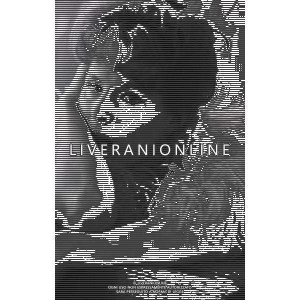 RETROSPETTIVA ORNELLA VANONI CANTANTE NELLA FOTO ORNELLA VANONI A NEW YORK NELL\'ANNO 1963 AG ALDO LIVERANI SAS