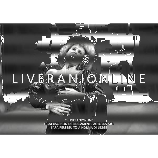 RETROSPETTIVA ORNELLA VANONI CANTANTE NELLA FOTO ORNELLA VANONI NELL\'ANNO 1984 A MILANO NELLA TRASMISSIONE TELEVISIVA “RISATISSIMA“ AG ALDO LIVERANI SAS
