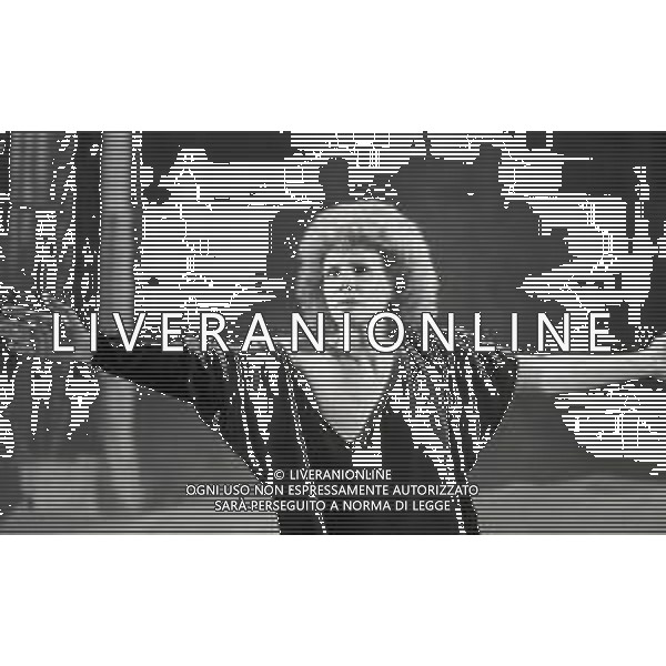 RETROSPETTIVA ORNELLA VANONI CANTANTE NELLA FOTO ORNELLA VANONI NELL\'ANNO 1984 A MILANO NELLA TRASMISSIONE TELEVISIVA “RISATISSIMA“ AG ALDO LIVERANI SAS