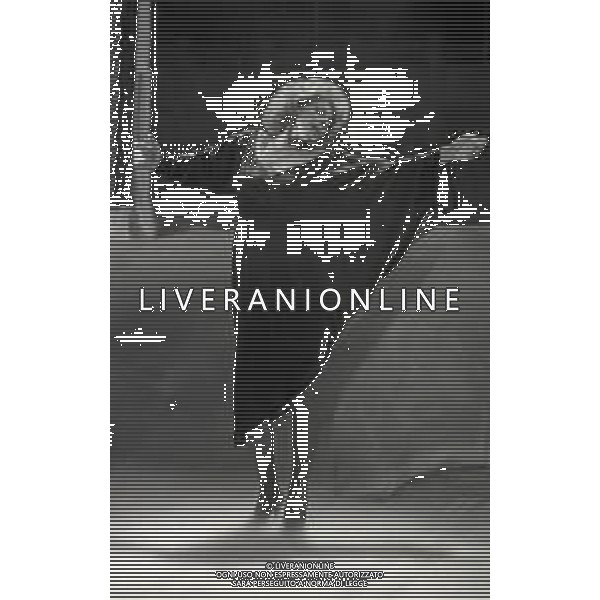 RETROSPETTIVA ORNELLA VANONI CANTANTE NELLA FOTO ORNELLA VANONI NELL\'ANNO 1984 A MILANO NELLA TRASMISSIONE TELEVISIVA “RISATISSIMA“ AG ALDO LIVERANI SAS