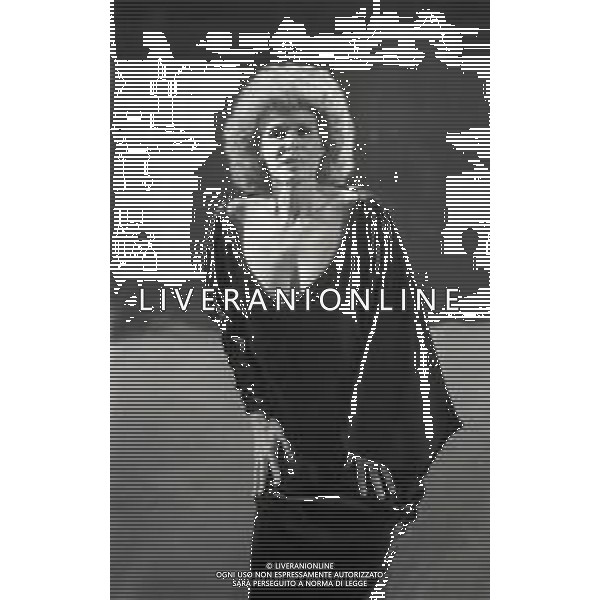 RETROSPETTIVA ORNELLA VANONI CANTANTE NELLA FOTO ORNELLA VANONI NELL\'ANNO 1984 A MILANO NELLA TRASMISSIONE TELEVISIVA “RISATISSIMA“ AG ALDO LIVERANI SAS