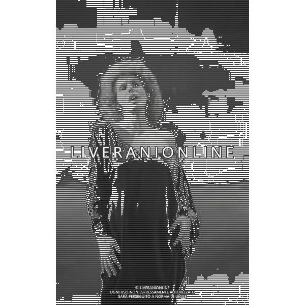 RETROSPETTIVA ORNELLA VANONI CANTANTE NELLA FOTO ORNELLA VANONI NELL\'ANNO 1984 A MILANO NELLA TRASMISSIONE TELEVISIVA “RISATISSIMA“ AG ALDO LIVERANI SAS