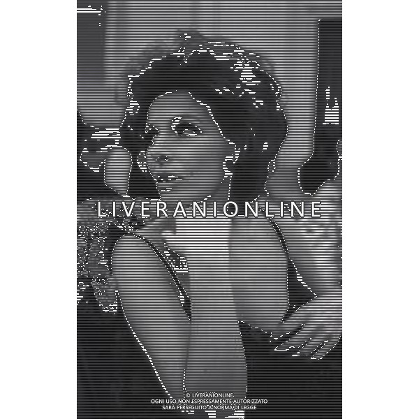 RETROSPETTIVA ORNELLA VANONI CANTANTE NELLA FOTO ORNELLA VANONI AL FESTIVAL DI SANREMO NELL\'ANNO 1970 AG ALDO LIVERANI SAS