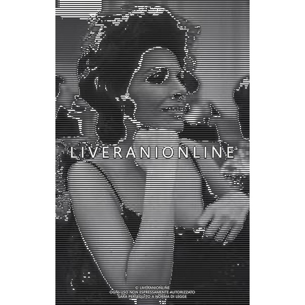RETROSPETTIVA ORNELLA VANONI CANTANTE NELLA FOTO ORNELLA VANONI AL FESTIVAL DI SANREMO NELL\'ANNO 1970 AG ALDO LIVERANI SAS