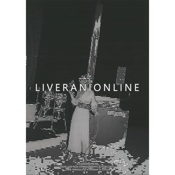 RETROSPETTIVA ORNELLA VANONI CANTANTE NELLA FOTO ORNELLA VANONI NELL\'ANNO 1972 A MILANO AL TEATRO LIRICO AG ALDO LIVERANI SAS 