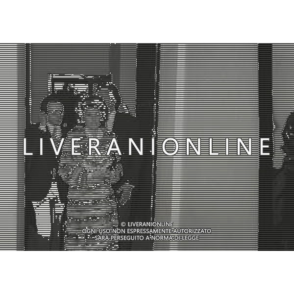 RETROSPETTIVA ORNELLA VANONI CANTANTE NELLA FOTO ORNELLA VANONI NELL\'ANNO 1972 A MILANO AL TEATRO LIRICO AG ALDO LIVERANI SAS 