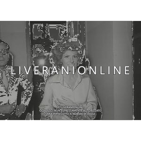 RETROSPETTIVA ORNELLA VANONI CANTANTE NELLA FOTO ORNELLA VANONI NELL\'ANNO 1972 A MILANO AL TEATRO LIRICO AG ALDO LIVERANI SAS 