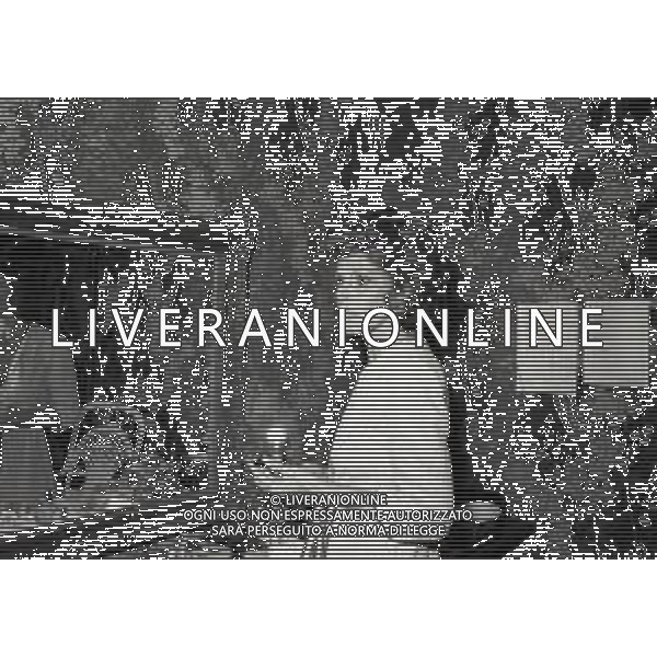 RETROSPETTIVA ORNELLA VANONI CANTANTE NELLA FOTO ORNELLA VANONI NELL\'ANNO 1972 A MILANO AL TEATRO LIRICO AG ALDO LIVERANI SAS 