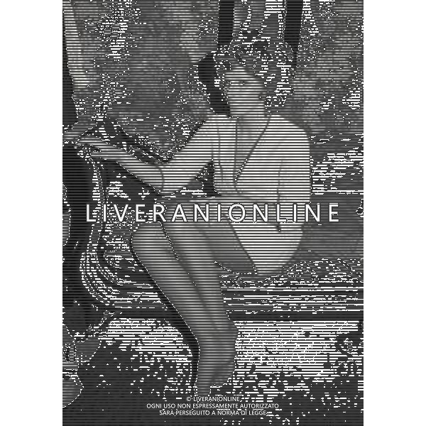 RETROSPETTIVA ORNELLA VANONI CANTANTE NELLA FOTO ORNELLA VANONI NELL\'ANNO 1972 A MILANO AL TEATRO LIRICO AG ALDO LIVERANI SAS 