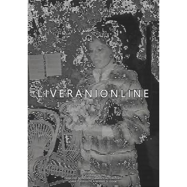 RETROSPETTIVA ORNELLA VANONI CANTANTE NELLA FOTO ORNELLA VANONI NELL\'ANNO 1972 A MILANO AL TEATRO LIRICO AG ALDO LIVERANI SAS 