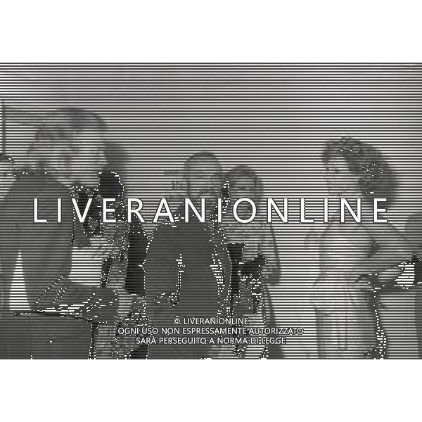 RETROSPETTIVA ORNELLA VANONI CANTANTE NELLA FOTO ORNELLA VANONI CON GERRY MULLIGAN NELL\'ANNO 1974 AL FESTIVAL DI SANREMO  AG ALDO LIVERANI SAS