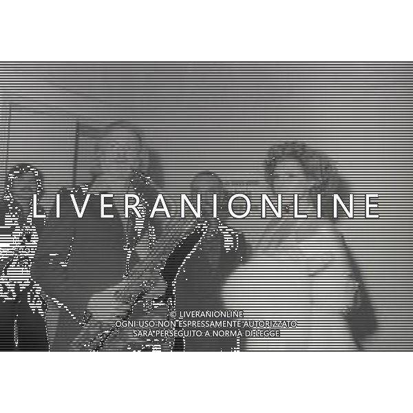 RETROSPETTIVA ORNELLA VANONI CANTANTE NELLA FOTO ORNELLA VANONI CON GERRY MULLIGAN NELL\'ANNO 1974 AL FESTIVAL DI SANREMO  AG ALDO LIVERANI SAS