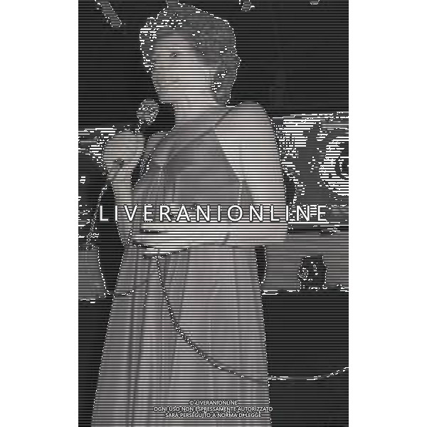 RETROSPETTIVA ORNELLA VANONI CANTANTE NELLA FOTO ORNELLA VANONI A MANTOVA NELL\'ANNO 1980 AG ALDO LIVERANI SAS   