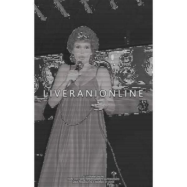 RETROSPETTIVA ORNELLA VANONI CANTANTE NELLA FOTO ORNELLA VANONI A MANTOVA NELL\'ANNO 1980 AG ALDO LIVERANI SAS    