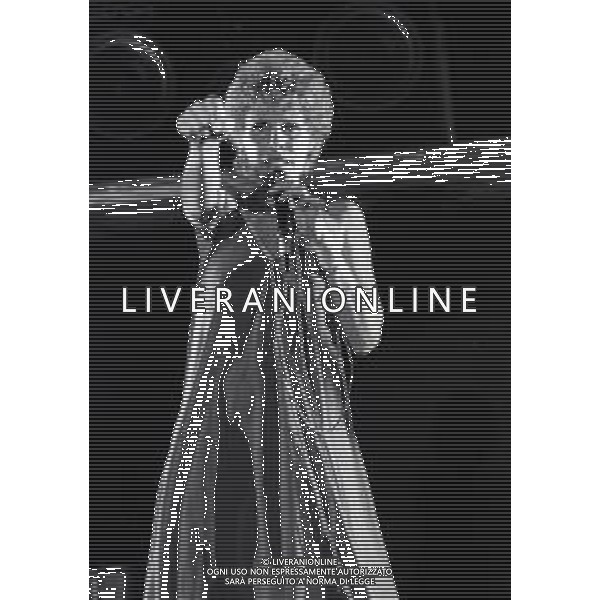RETROSPETTIVA ORNELLA VANONI CANTANTE NELLA FOTO ORNELLA VANONI A MANTOVA NELL\'ANNO 1980 AG ALDO LIVERANI SAS  