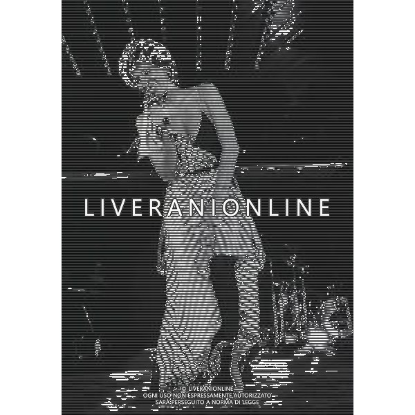 RETROSPETTIVA ORNELLA VANONI CANTANTE NELLA FOTO ORNELLA VANONI A MANTOVA NELL\'ANNO 1980 AG ALDO LIVERANI SAS  