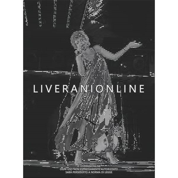 RETROSPETTIVA ORNELLA VANONI CANTANTE NELLA FOTO ORNELLA VANONI A MANTOVA NELL\'ANNO 1980 AG ALDO LIVERANI SAS  
