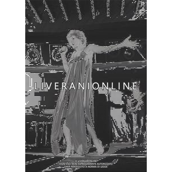 RETROSPETTIVA ORNELLA VANONI CANTANTE NELLA FOTO ORNELLA VANONI A MANTOVA NELL\'ANNO 1980 AG ALDO LIVERANI SAS  