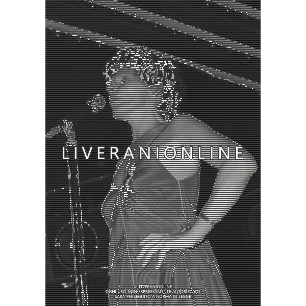 RETROSPETTIVA ORNELLA VANONI CANTANTE NELLA FOTO ORNELLA VANONI A MANTOVA NELL\'ANNO 1980 AG ALDO LIVERANI SAS    