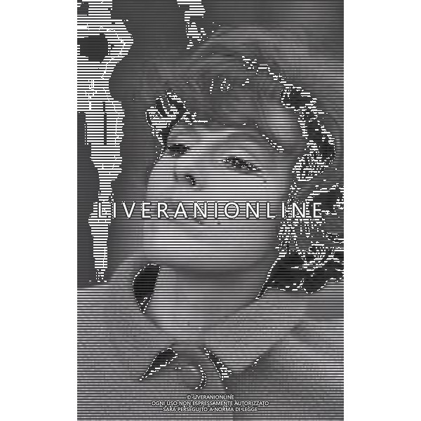 RETROSPETTIVA ORNELLA VANONI CANTANTE NELLA FOTO ORNELLA VANONI A ROMA NELL\'ANNO 1966 AG ALDO LIVERANI SAS