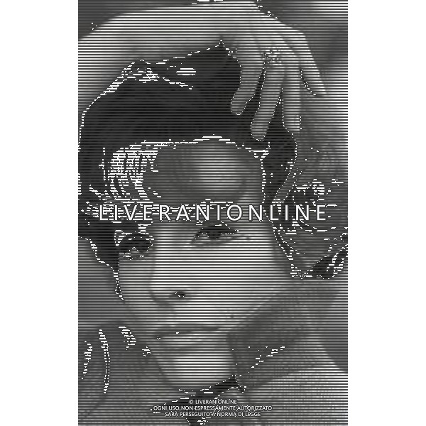 RETROSPETTIVA ORNELLA VANONI CANTANTE NELLA FOTO ORNELLA VANONI A ROMA NELL\'ANNO 1966 AG ALDO LIVERANI SAS