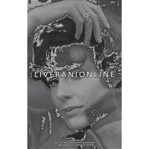 RETROSPETTIVA ORNELLA VANONI CANTANTE NELLA FOTO ORNELLA VANONI A ROMA NELL\'ANNO 1966 AG ALDO LIVERANI SAS