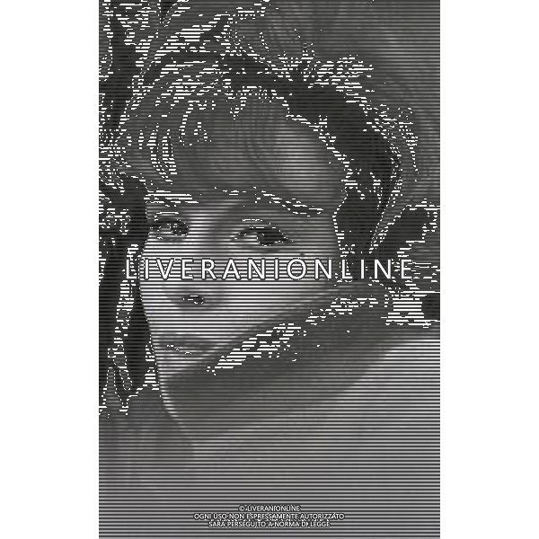 RETROSPETTIVA ORNELLA VANONI CANTANTE NELLA FOTO ORNELLA VANONI A ROMA NELL\'ANNO 1966 AG ALDO LIVERANI SAS