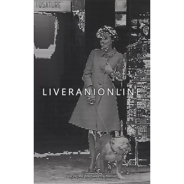 RETROSPETTIVA ORNELLA VANONI CANTANTE NELLA FOTO ORNELLA VANONI A ROMA NELL\'ANNO 1966 AG ALDO LIVERANI SAS