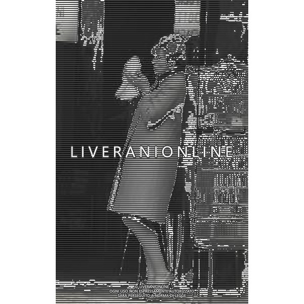 RETROSPETTIVA ORNELLA VANONI CANTANTE NELLA FOTO ORNELLA VANONI A ROMA NELL\'ANNO 1966 AG ALDO LIVERANI SAS