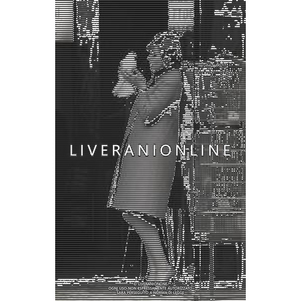 RETROSPETTIVA ORNELLA VANONI CANTANTE NELLA FOTO ORNELLA VANONI A ROMA NELL\'ANNO 1966 AG ALDO LIVERANI SAS