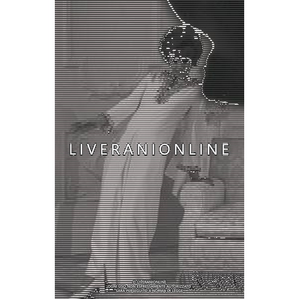 RETROSPETTIVA ORNELLA VANONI CANTANTE NELLA FOTO ORNELLA VANONI A ROMA NELL\'ANNO 1966 AG ALDO LIVERANI SAS