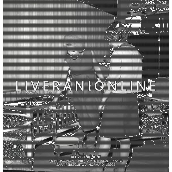 RETROSPETTIVA ORNALLA VANONI CANTANTE NELLA FOTO ORNELLA VANONI A MILANO IN UN NEGOZIO PREMAMAN NELL\'ANNO 1966 AG ALDO LIVERANI SAS  