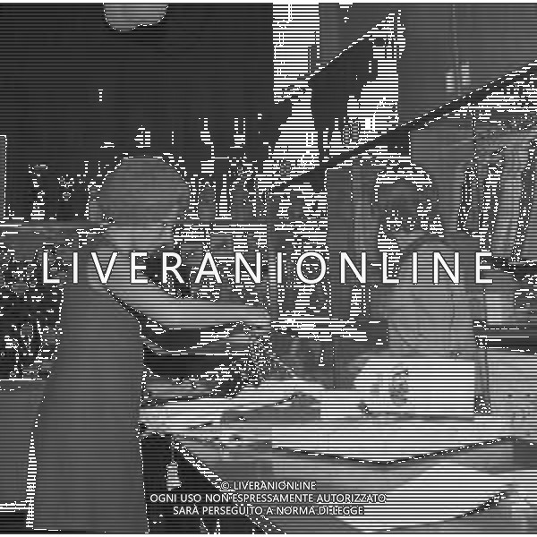RETROSPETTIVA ORNALLA VANONI CANTANTE NELLA FOTO ORNELLA VANONI A MILANO IN UN NEGOZIO PREMAMAN NELL\'ANNO 1966 AG ALDO LIVERANI SAS  