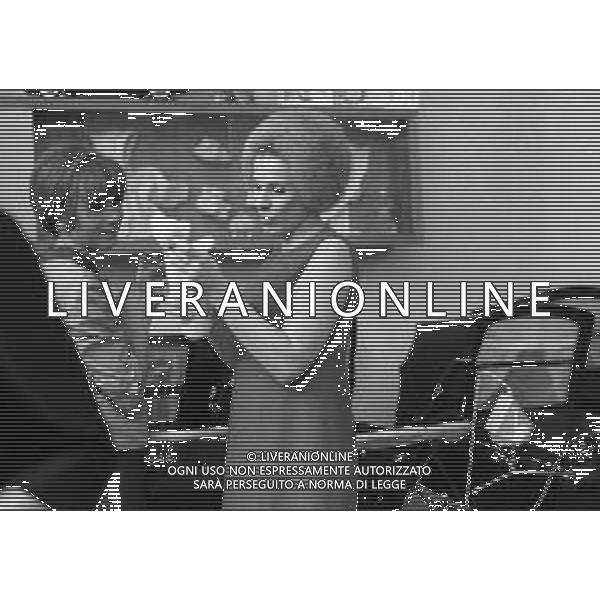 RETROSPETTIVA ORNALLA VANONI CANTANTE NELLA FOTO ORNELLA VANONI A MILANO IN UN NEGOZIO PREMAMAN NELL\'ANNO 1966 AG ALDO LIVERANI SAS  