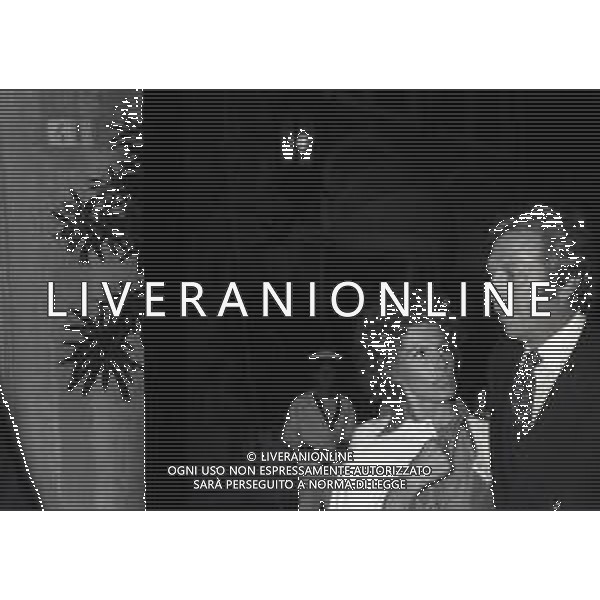 RETROSPETTIVA ORNELLA VANONI CANTANTE NELLA FOTO ORNELLA VANONI CON DANILO SABATINI A VENEZIA NELL\'ANNO 1971 AG ALDO LIVERANI SAS  