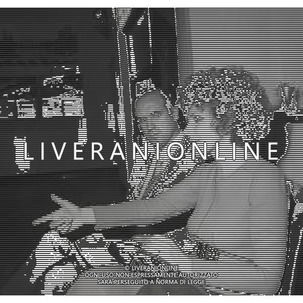 RETROSPETTIVA ORNELLA VANONI CANTANTE NELLA FOTO ORNELLA VANONI CON LUCIO ARDENZI NELL\'ANNO 1971 AG ALDO LIVERANI SAS 