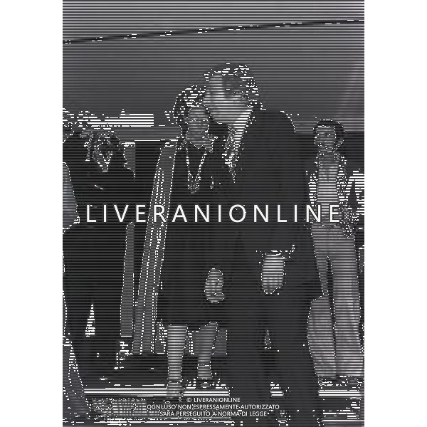 RETROSPETTIVA ORNELLA VANONI CANTANTE NELLA FOTO ORNELLA VANONI CON DANILO SABATINI NELL\'ANNO 1974 A MILANO  AG ALDO LIVERANI SAS  
