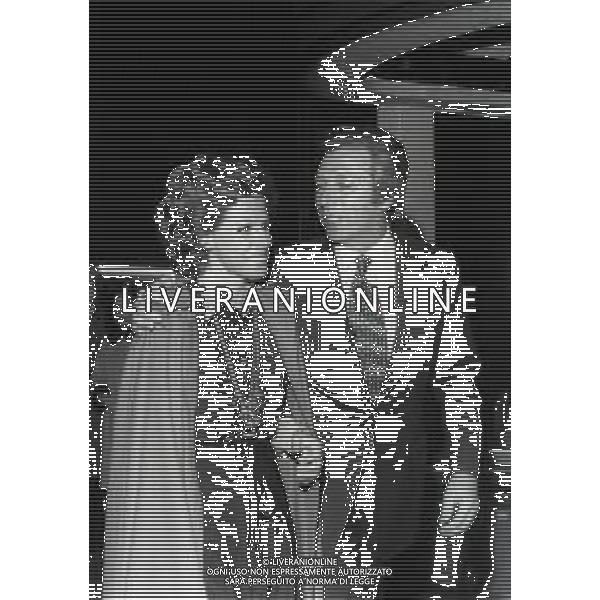 RETROSPETTIVA ORNELLA VANONI CANTANTE NELLA FOTO ORNELLA VANONI CON DANILO SABATINI NELL\'ANNO 1974 A MILANO  AG ALDO LIVERANI SAS  
