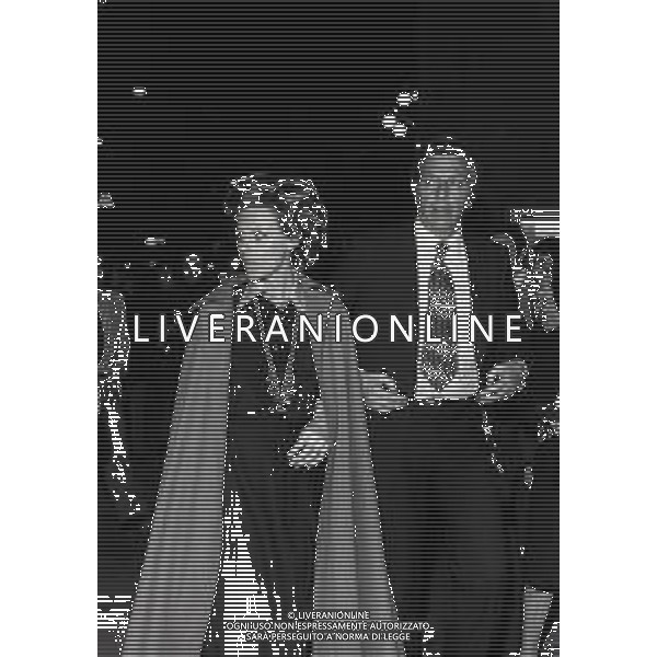 RETROSPETTIVA ORNELLA VANONI CANTANTE NELLA FOTO ORNELLA VANONI CON DANILO SABATINI NELL\'ANNO 1974 A MILANO  AG ALDO LIVERANI SAS  
