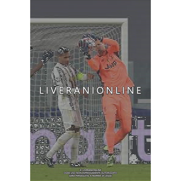 ©Falzone/Agenzia Aldo Liverani Torino 24.11.2020 Stadio Allianz Stadium Juventus vs Ferencvaros TC Champions League 2020/2021 Gruppo G Giornata 4 di 6 Nella foto : Wojciech Szczesny-Alex Sandro ©Falzone/AGENZIA ALDO LIVERANI SAS